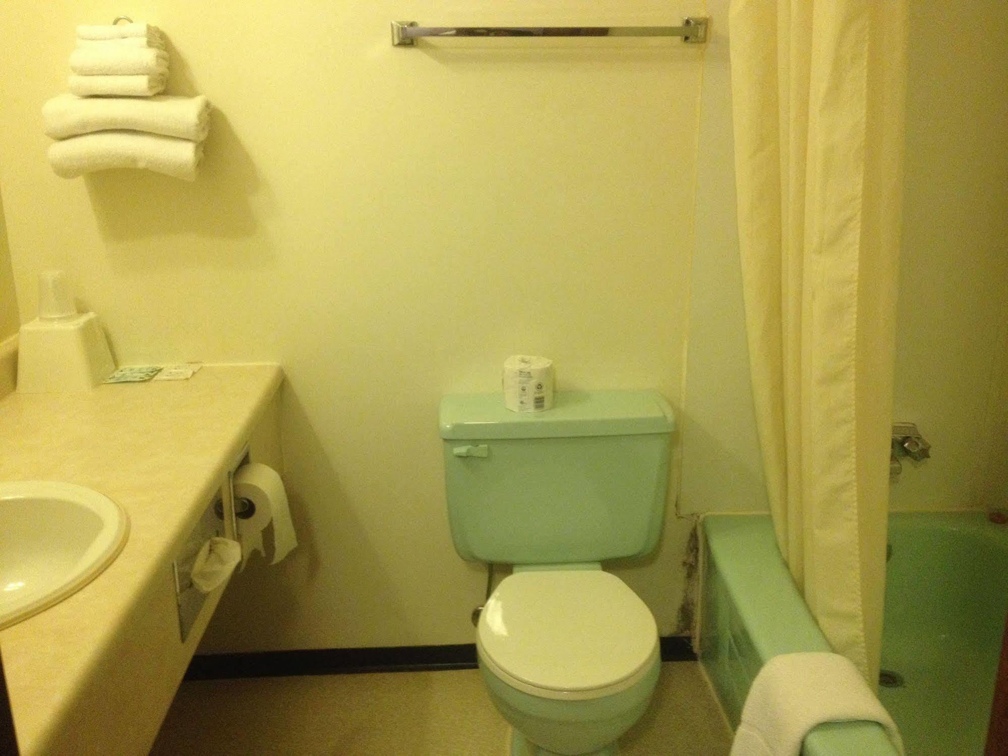 Classic Motor Inn Melville Екстер'єр фото